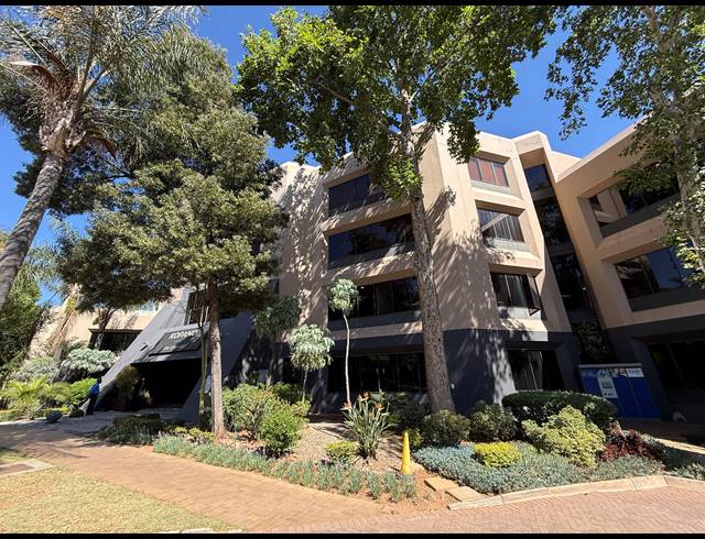 122M² OFFICE TO LET IN PARKTOWN